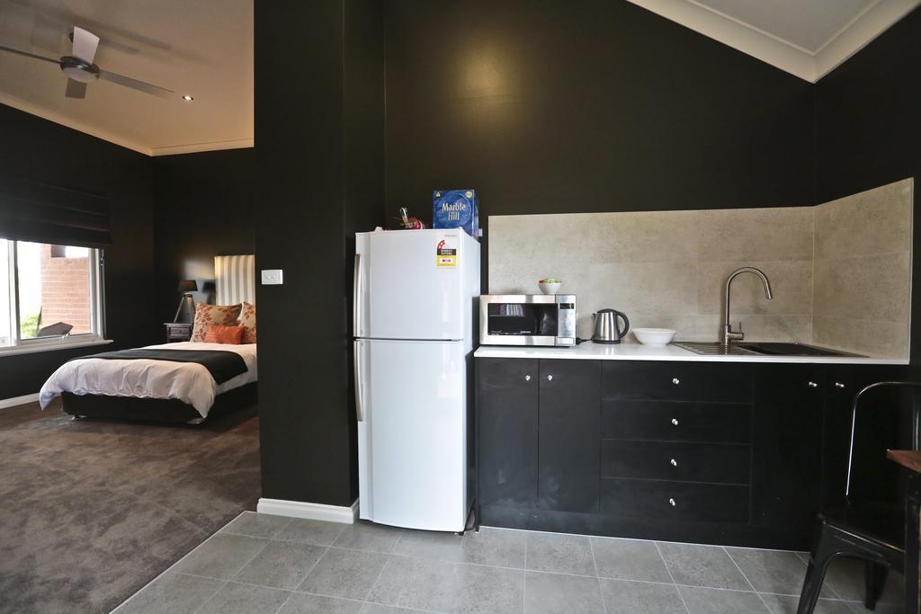 One Paddock Currency Creek Winery Villas Room photo